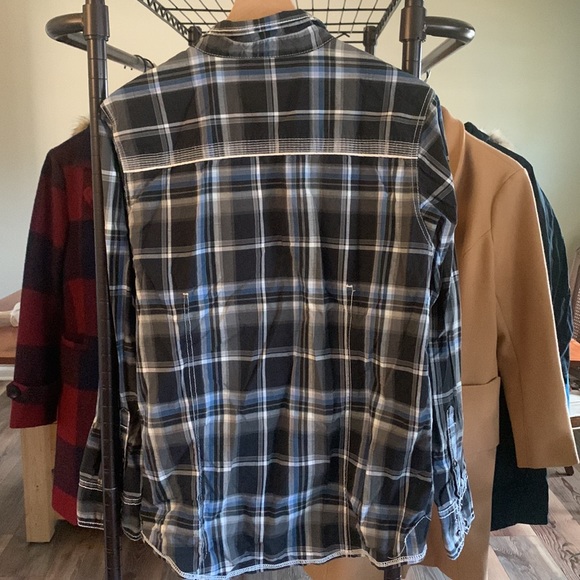 BKE black blue and grey plaid snap closure button down size medium - Picture 9 of 9